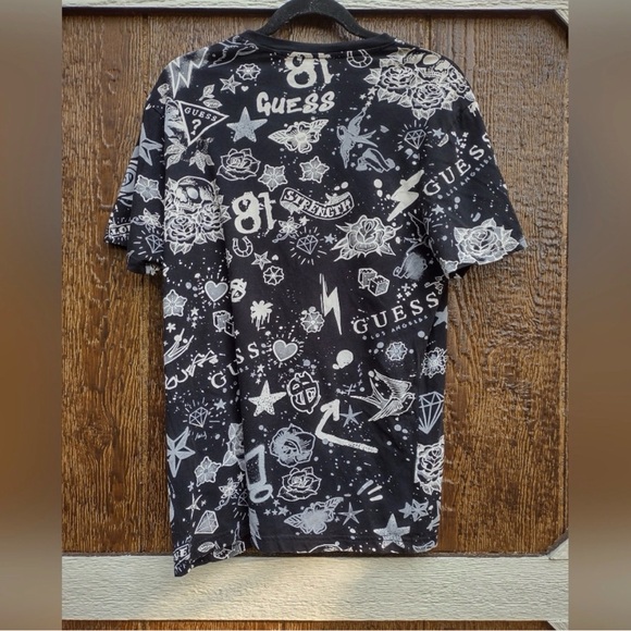 Guess All Over Graffiti Print T Shirt Mens L - Picture 2 of 3